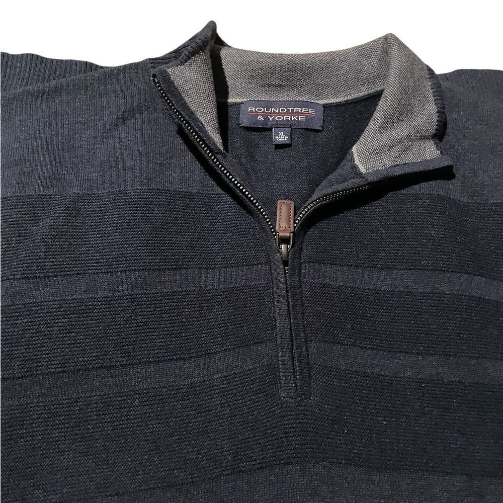 Roundtree & Yorke Men's Dark Blue Zip-Up Sweater